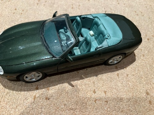 Jaguar xk8 cabrio maisto - jaguar, 1:18